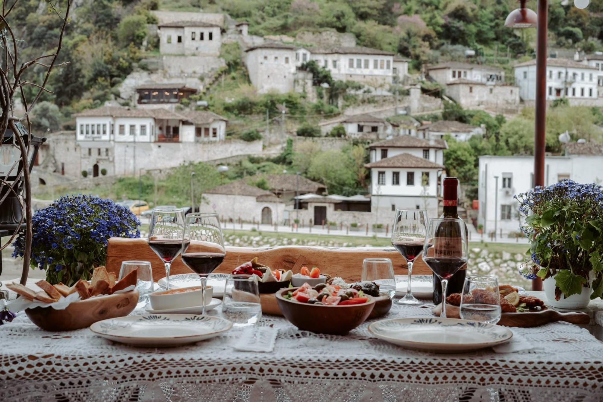 Hotel Ansel Berat Bagian luar foto