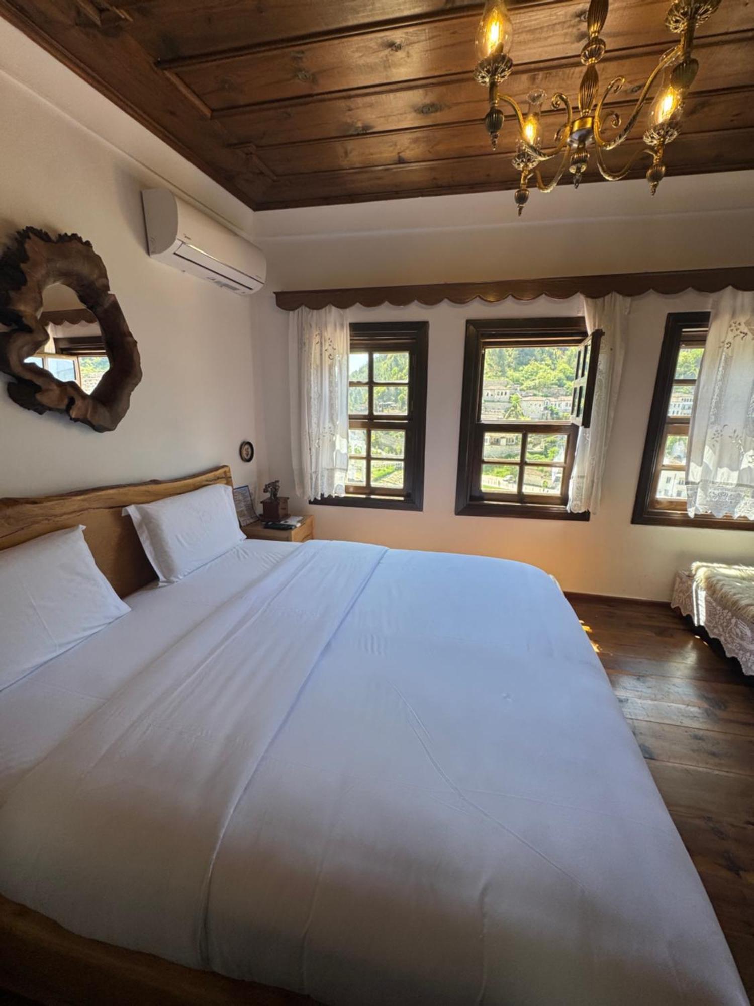 Hotel Ansel Berat Bagian luar foto