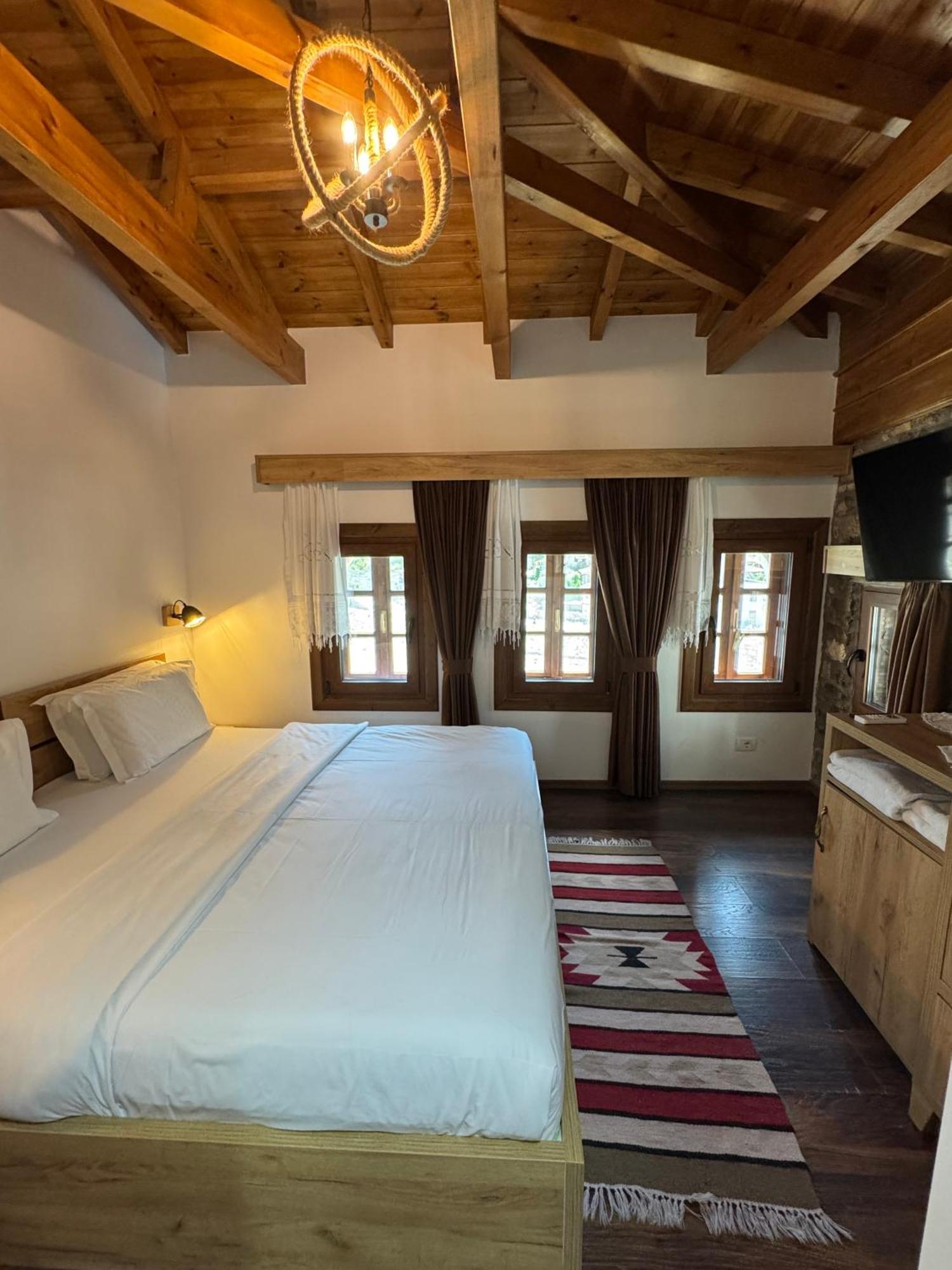 Hotel Ansel Berat Bagian luar foto